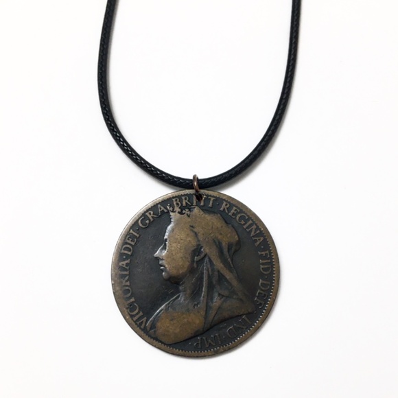 Antique 1900 Coin Necklace — Queen Victoria — Great Britain One Penny - Picture 2 of 4